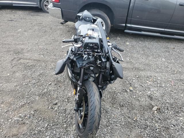 2025 Yamaha YZFR7
