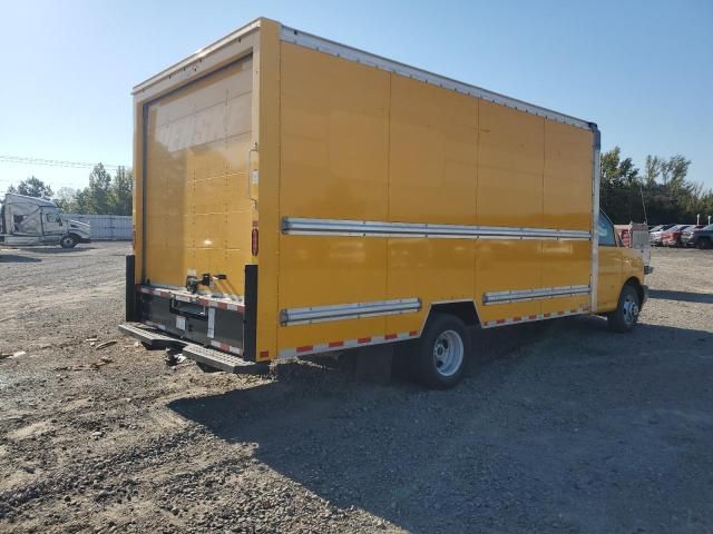 2022 GMC Savana CUT-BOX Truck