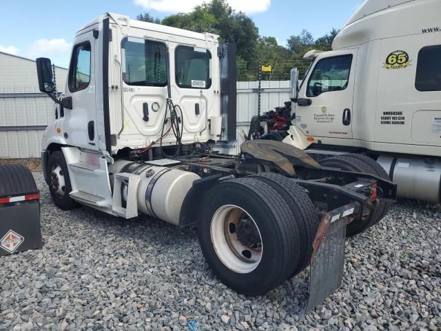 2016 Freightliner Cascadia 113 Semi Truck