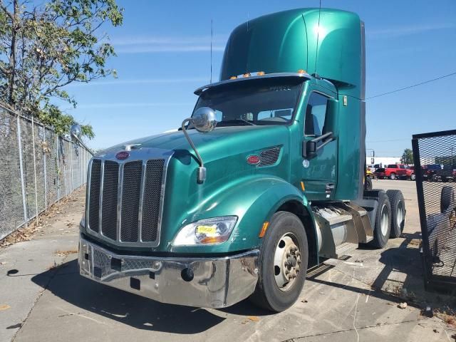 2014 Peterbilt 579 Semi Truck
