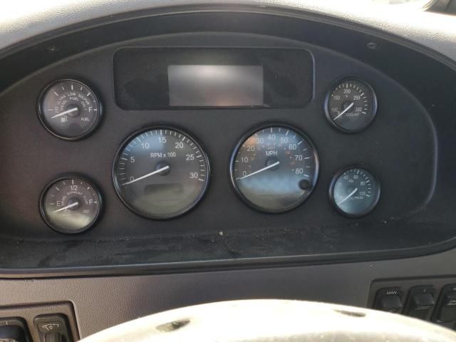 2014 Peterbilt 325