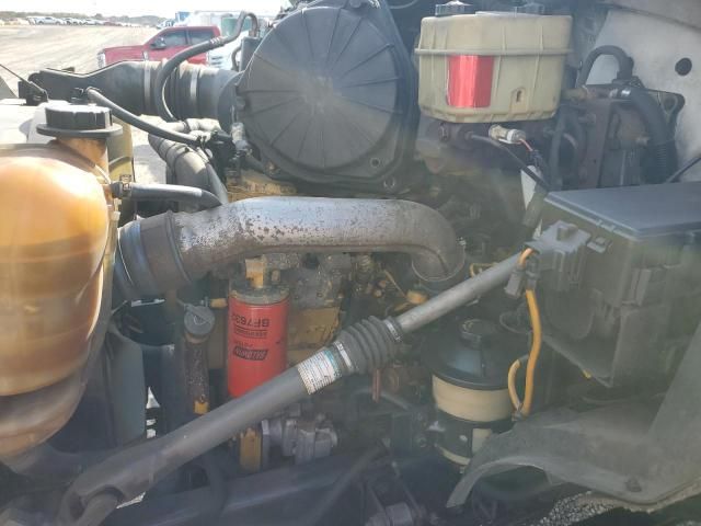 2004 Ford F650 Super