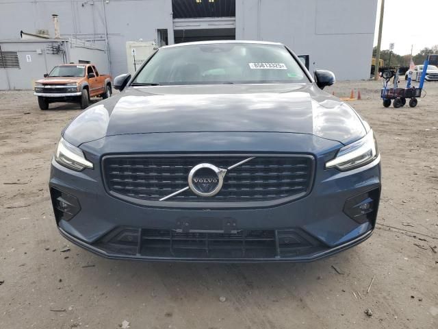 2022 Volvo S60 B5 Momentum