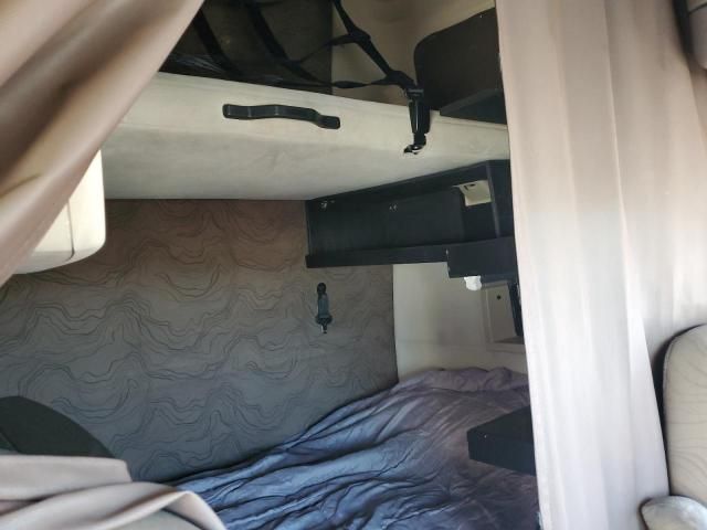 2014 Volvo VNL Semi Truck