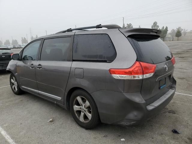 2011 Toyota Sienna le