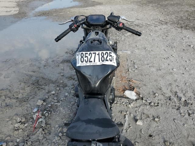 2021 Kawasaki EX650 M