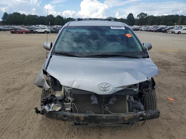 2014 Toyota Sienna LE