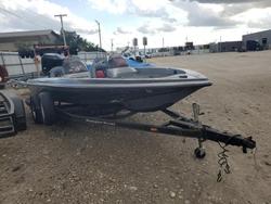 Salvage boats for sale at Elgin, IL auction: 2004 Ranger Bass 195