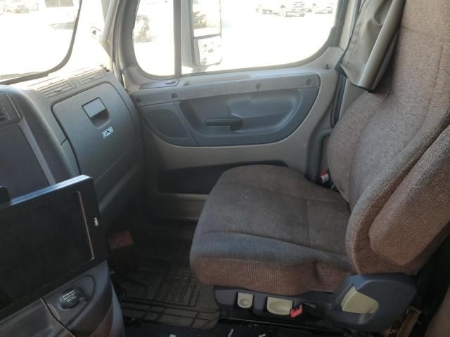 2014 Freightliner Cascadia Semi Truck