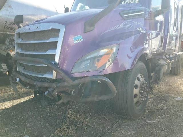 2019 Freightliner Cascadia 126 Semi Truck