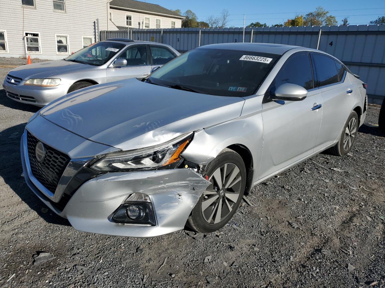 2020 Niss Altima sv