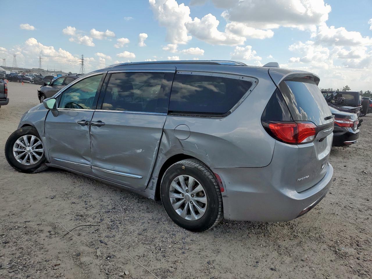 2019 Chrysler Pacifica Touring l