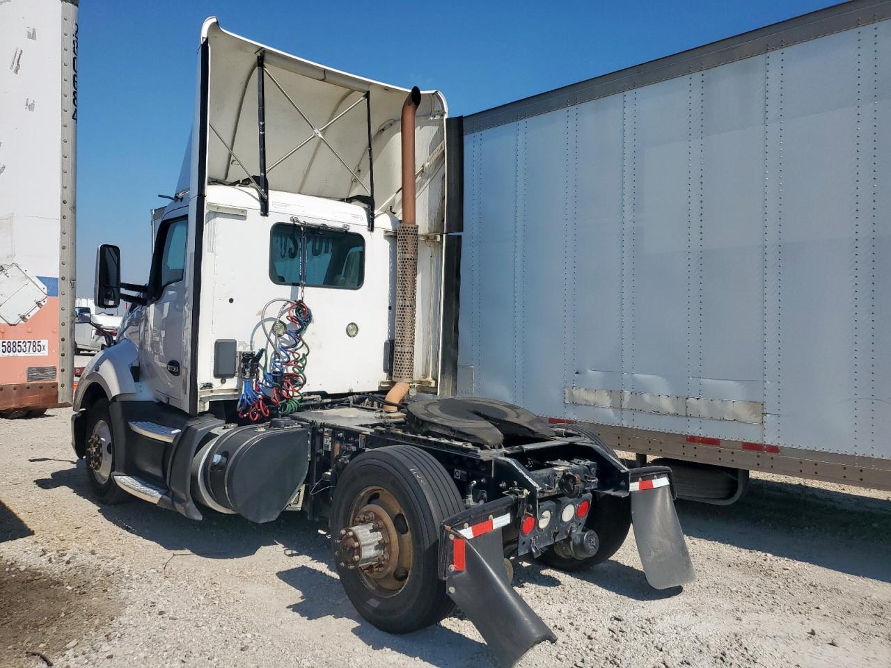 2016 Kenworth T680 Semi Truck