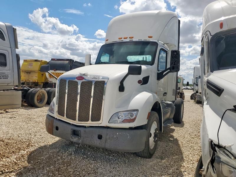 2017 Peterbilt Tractor 2017 Peterbilt 579 Semi Truck
