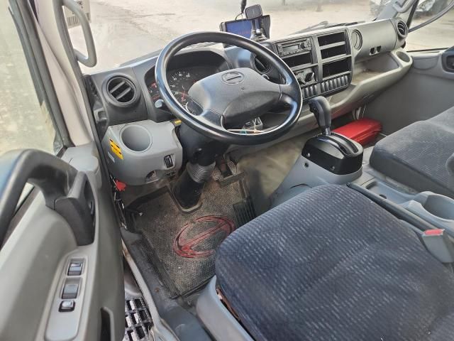 2020 Hino 195