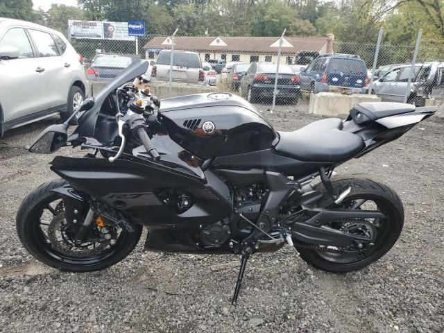 2025 Yamaha YZFR7
