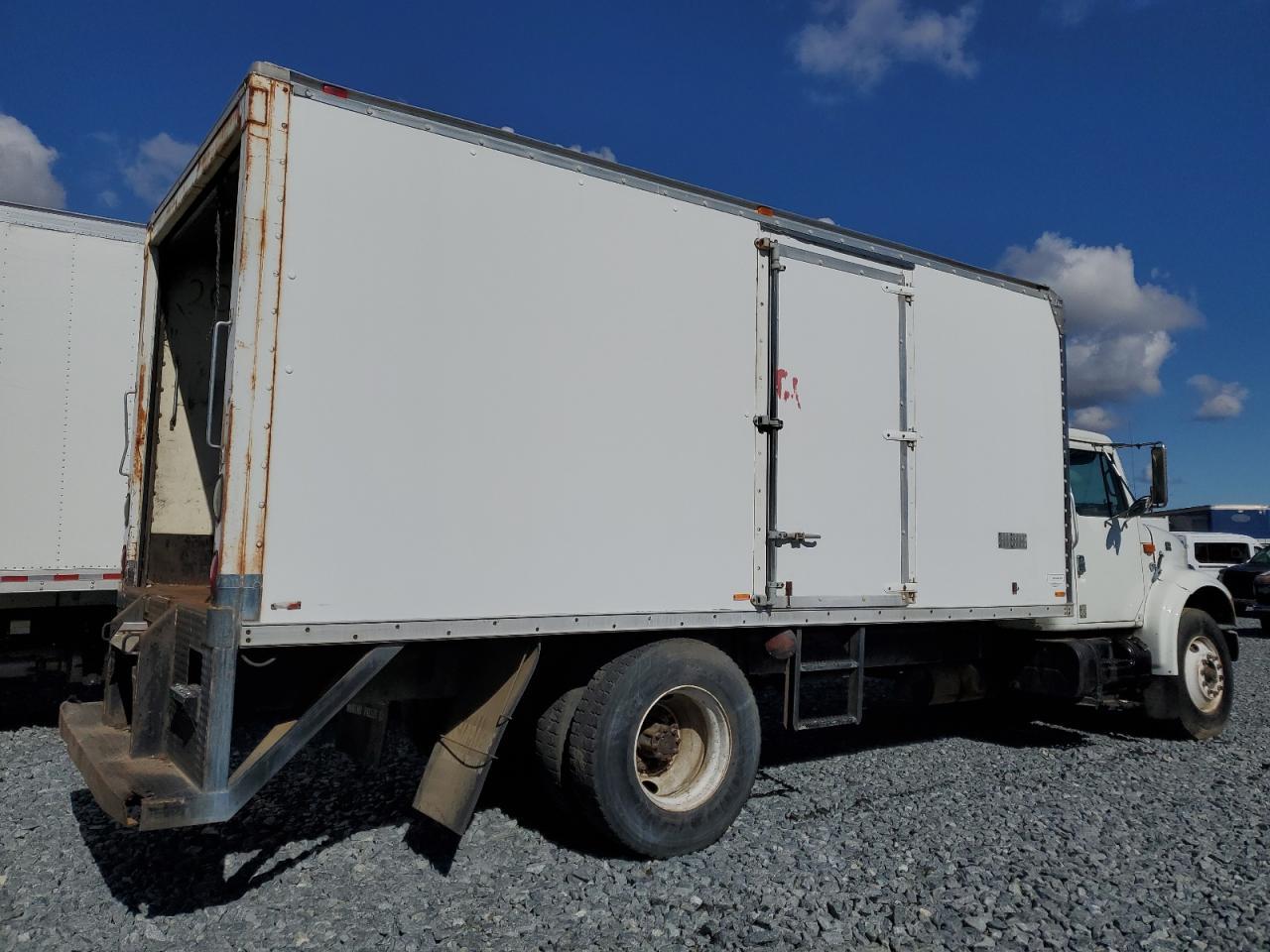 1999 International 4000 4700-BOX Truck