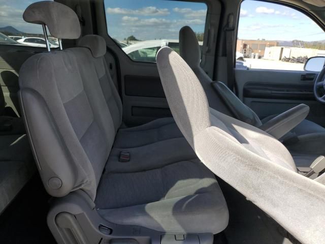 2004 Ford Freestar SE