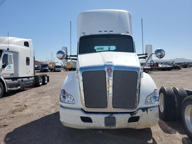 2014 Kenworth T680 Semi Truck