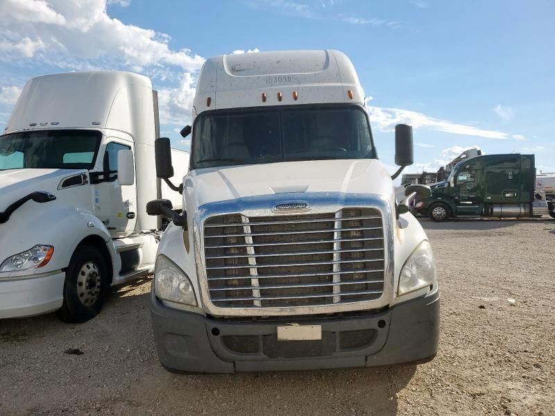2018 Freightliner Cascadia 125 Semi Truck