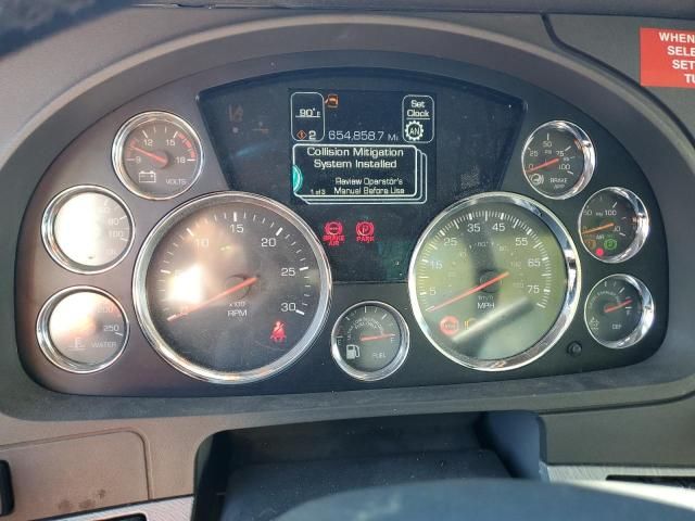 2016 Kenworth T680 Semi Truck