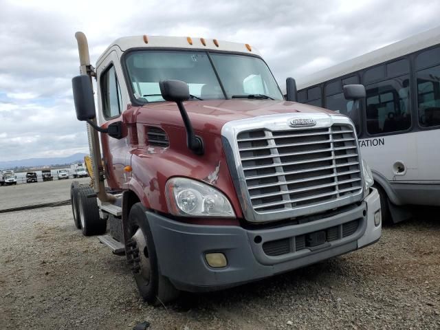 2014 Freightliner Cascadia 1-Semi Truck