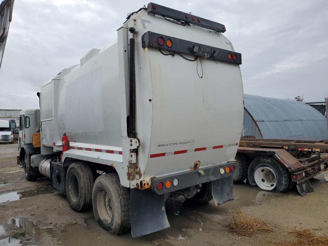 2015 Peterbilt Tractor 2015 Peterbilt 320 Refuse Truck