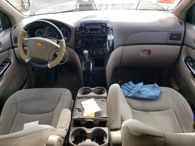 2004 Toyota Sienna CE