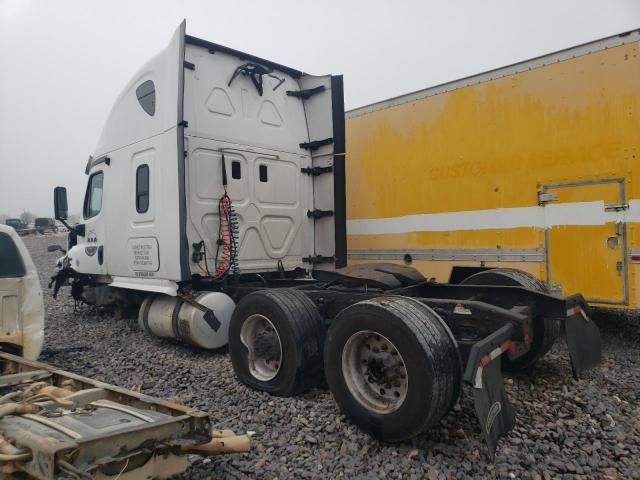 2013 Freightliner Cascadia Semi Truck