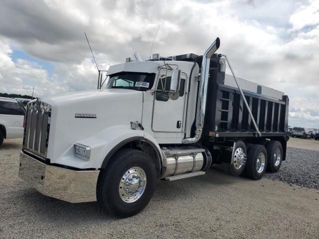 2020 Kenworth Construction T800
