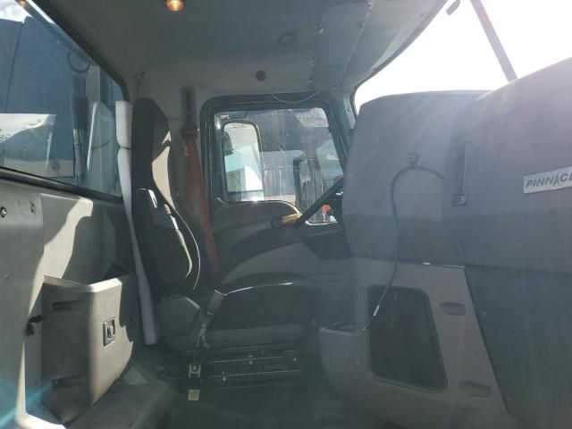 2017 Mack 600 CXU600-Semi Truck