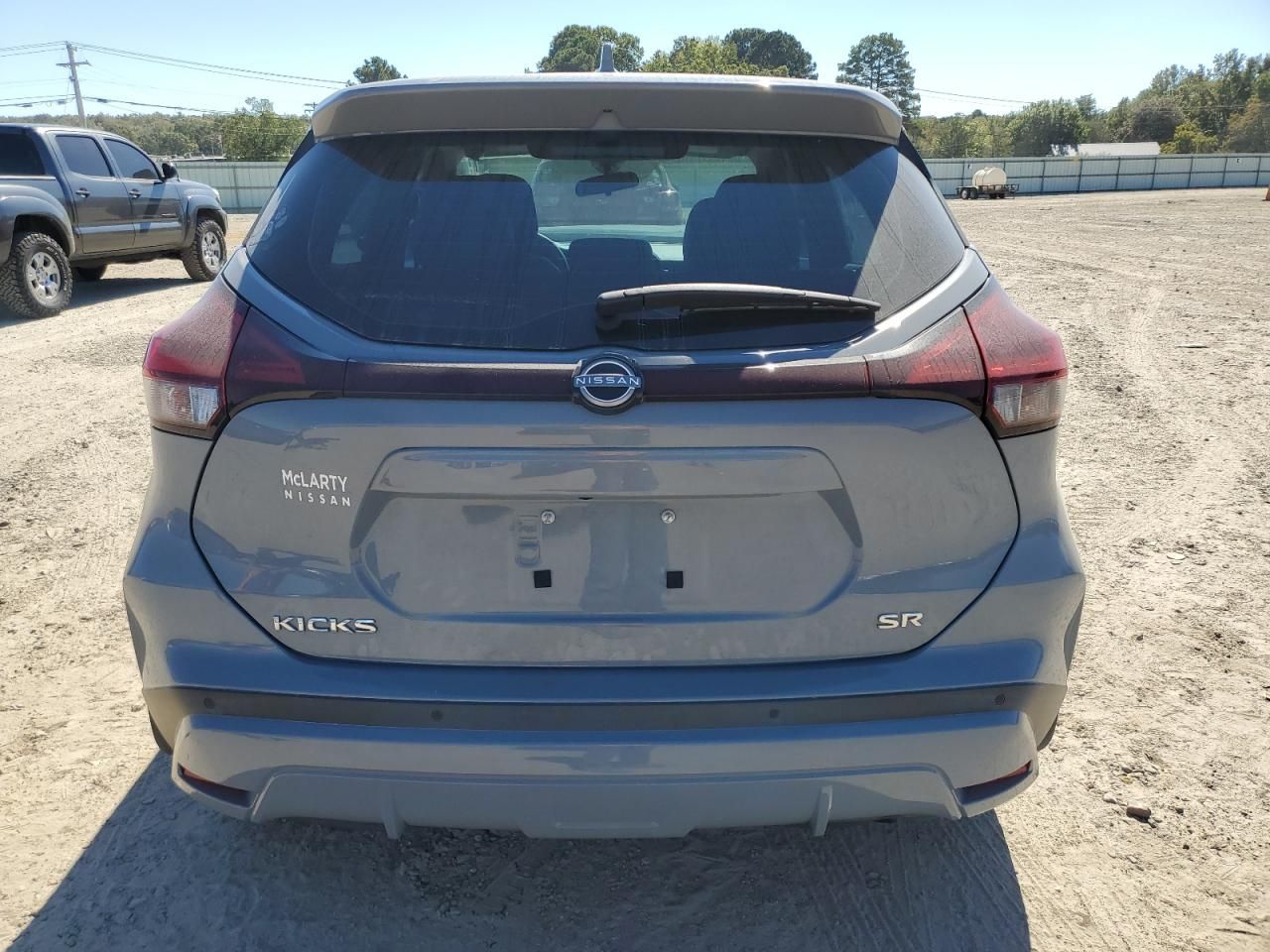 2022 Nissan Kicks sr