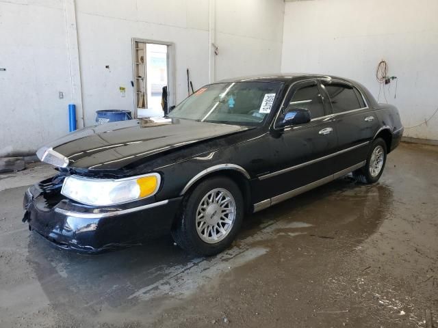 1999 Lincoln Town Car Signature