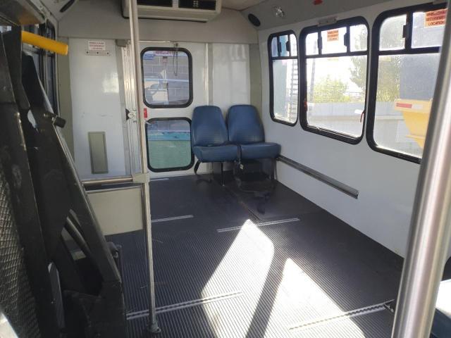 2004 Chevrolet Express G3500 Shuttle bus