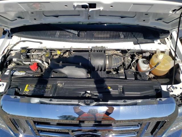 2016 Ford Econoline E450 Super Duty Cutaway Van