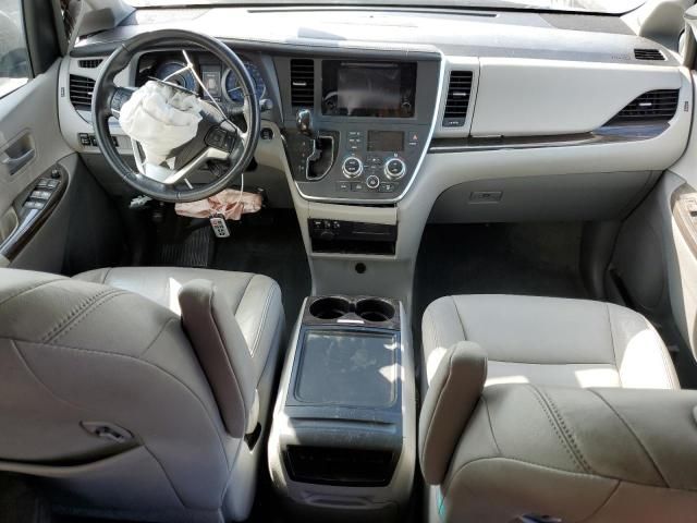 2016 Toyota Sienna XLE
