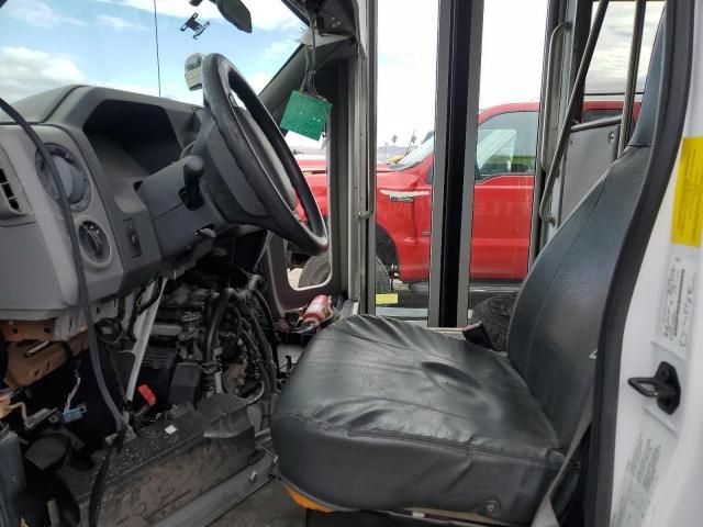 2014 Ford Econoline-Bus
