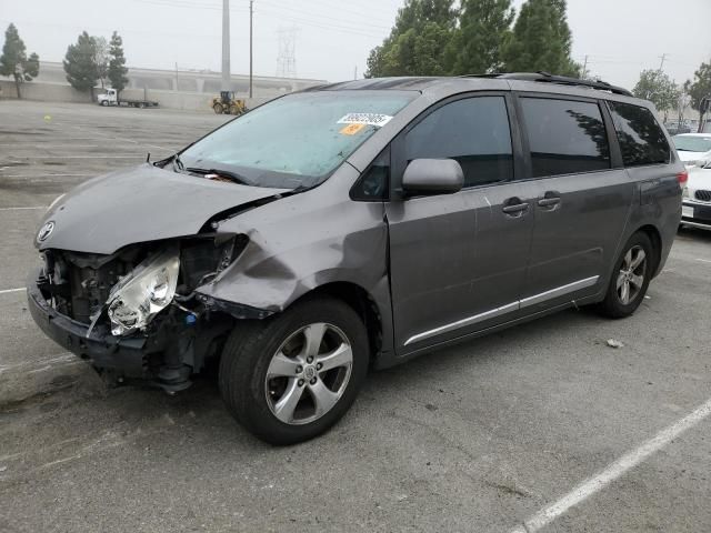 2011 Toyota Sienna le