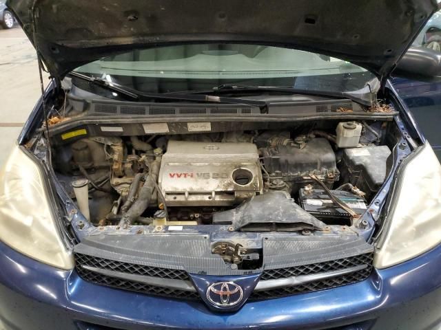 2005 Toyota Sienna LE