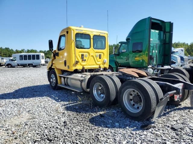 2013 Freightliner Cascadia 113