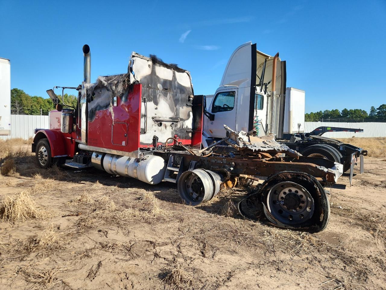 2015 Peterbilt 389 Semi Truck