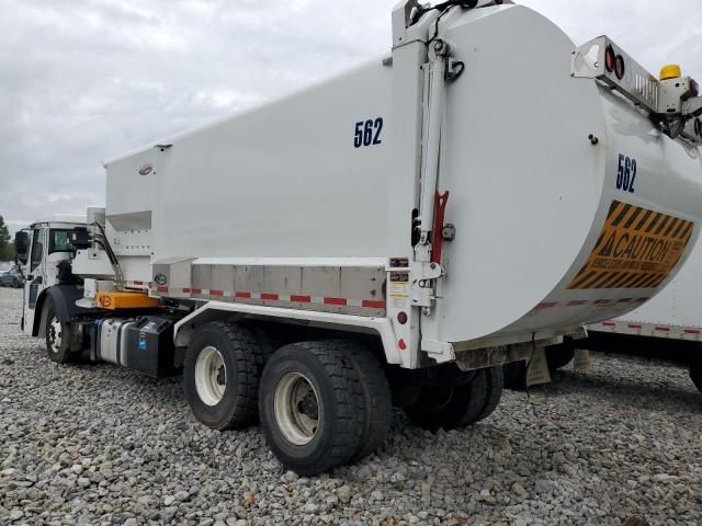 2022 Mack LR