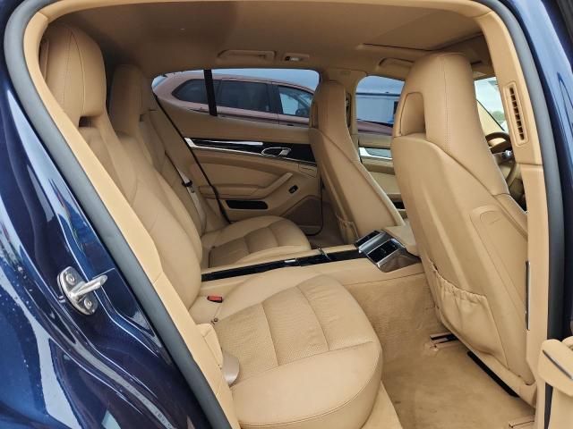 2011 Porsche Panamera 2