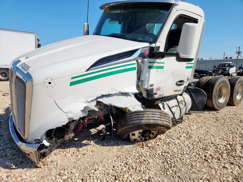 2025 Kenworth T680 Semi Truck