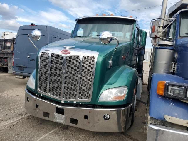 2015 Peterbilt 579 Semi Truck