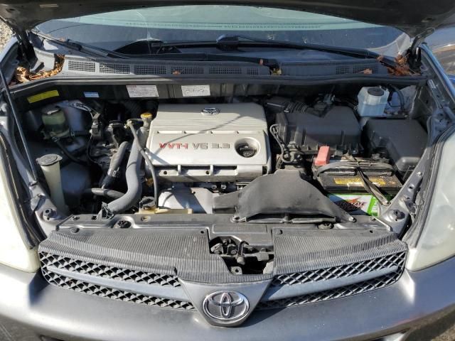 2004 Toyota Sienna CE
