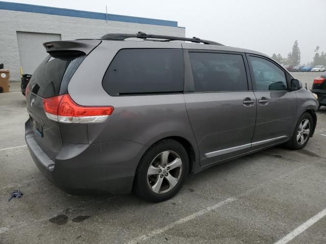 2011 Toyota Sienna le