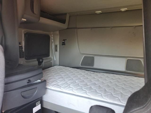 2015 International LF687 Semi Truck