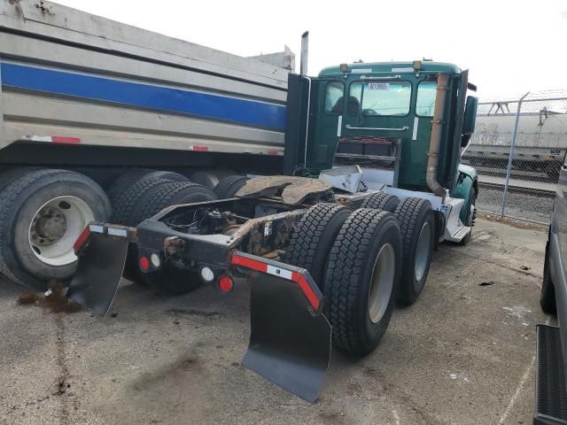 2015 Peterbilt 579 Semi Truck