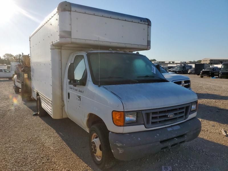 2006 Ford Econoline E450 Super Duty Cutaway Van